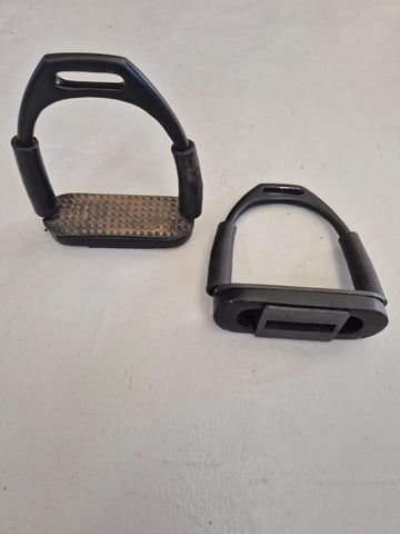 2nd Hand Flexi Stirrup Irons/ Black/ Kids