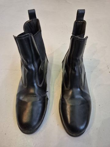 2nd Hand Short Boots/ Size 3