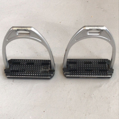 2nd Hand TG Stirrups/ Classic Wide Tread/ Silver & Black