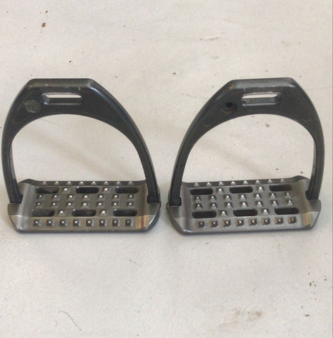 2nd Hand TG Stirrups/ Classic Wide Tread/ Black
