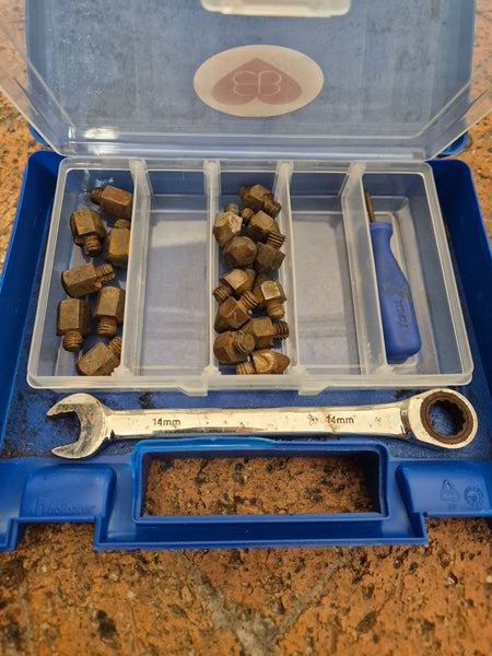 2nd Hand Tacx Stud Kit